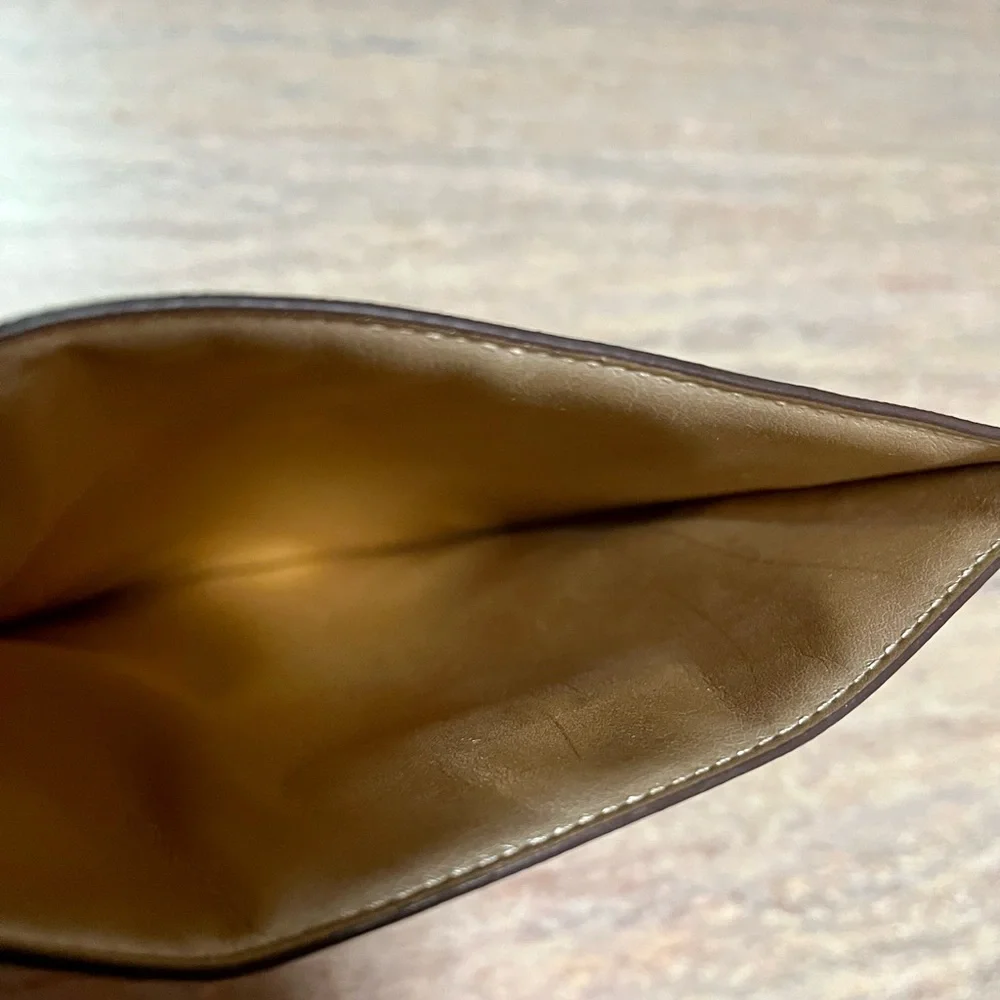 Michael Kors brown table sleeve